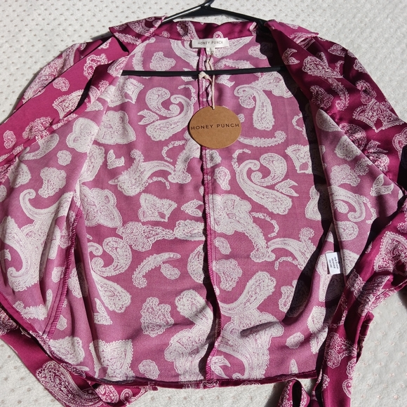 💙Honey punch burgundy Paisley print wrap Tie crop top - Picture 9 of 11